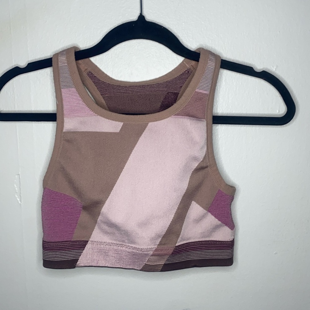 💋Nike Woman’s seamless sports bra with abstract pattern! - Picture 1 of 6